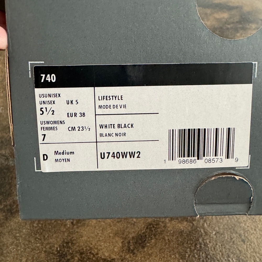 BRAND NEW - New Balance 740’s (never worn)